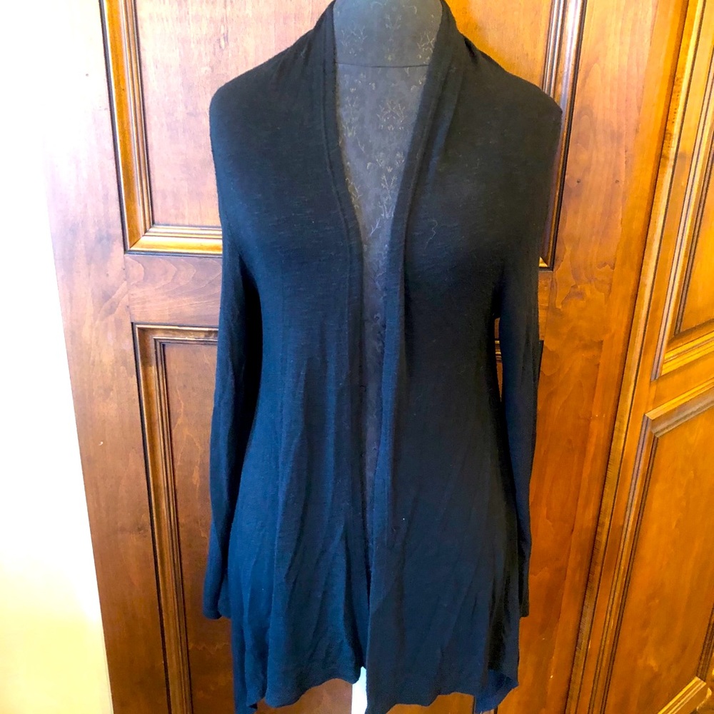 🖤 Molli & Mia black drapey cardigan